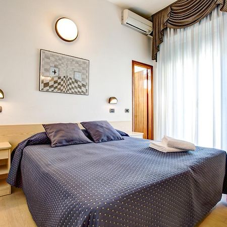 Hotel Villa Dei Gerani Ρίμινι Εξωτερικό φωτογραφία