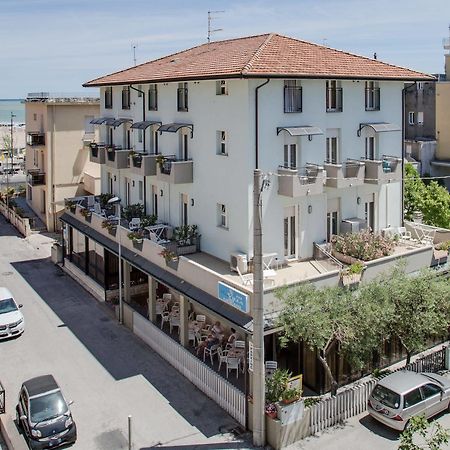 Hotel Villa Dei Gerani Ρίμινι Εξωτερικό φωτογραφία