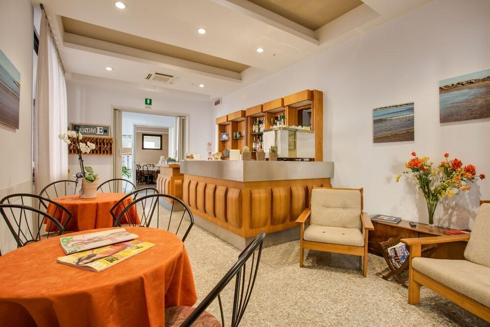 Hotel Villa Dei Gerani Ρίμινι Εξωτερικό φωτογραφία