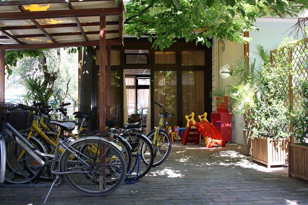 Hotel Villa Dei Gerani Ρίμινι Εξωτερικό φωτογραφία