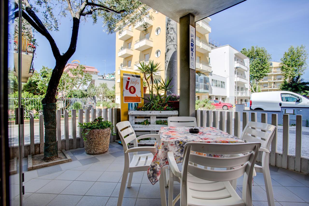 Hotel Villa Dei Gerani Ρίμινι Εξωτερικό φωτογραφία