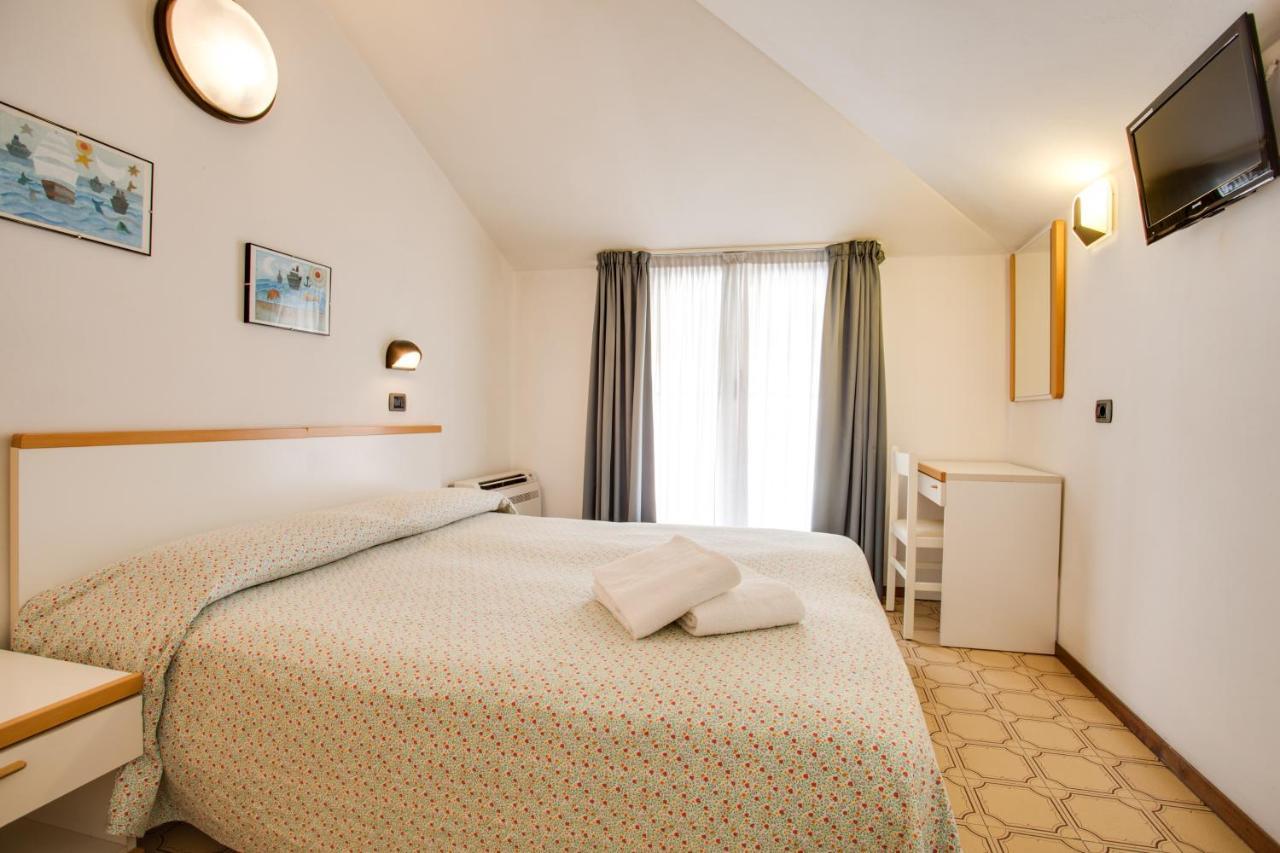Hotel Villa Dei Gerani Ρίμινι Εξωτερικό φωτογραφία